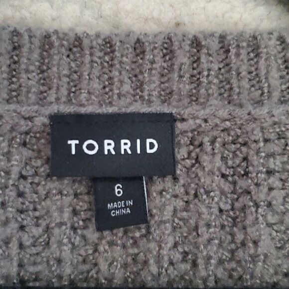 2 Torrid Sweaters Size 6X - Picture 15 of 16